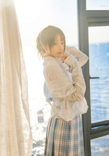 地铁蓝衣女51分钟完整版_十万网红美女美酱